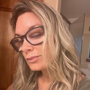 Meet your Posher, Alexandra